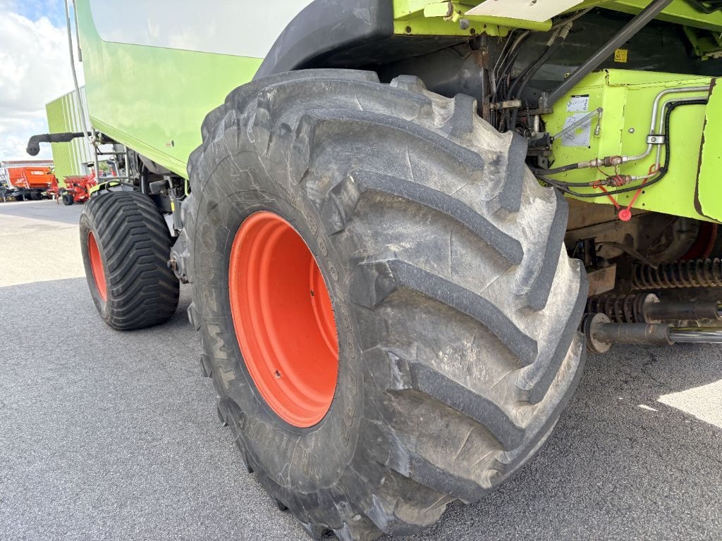 Moissonneuse CLAAS LEXION 550 2RM - photo slide 7