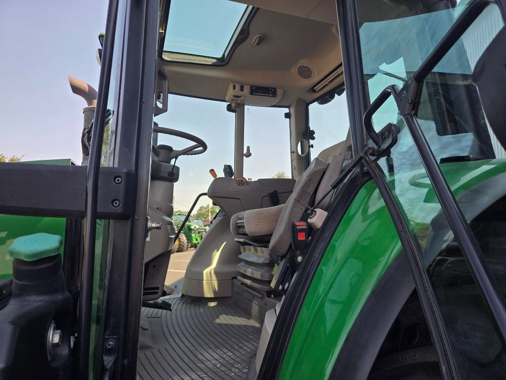 Tracteur chargeur JOHN DEERE 6100M - photo slide 14