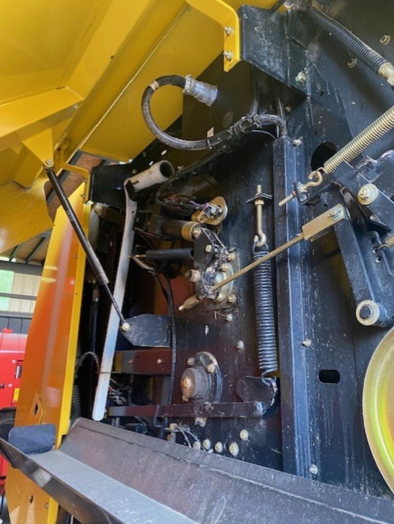 Presse balles rondes NEW HOLLAND Br6090 - photo slide 7