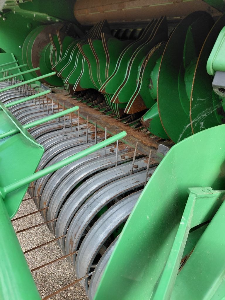 Presse balles rondes JOHN DEERE V 451 M - photo slide 9