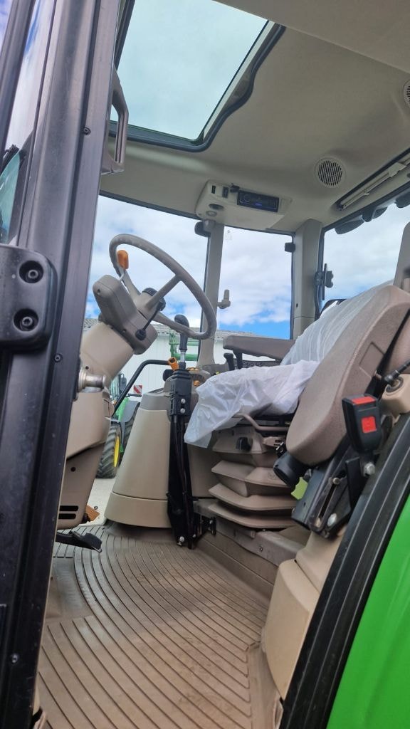 Tracteur chargeur JOHN DEERE 6100M - photo slide 7