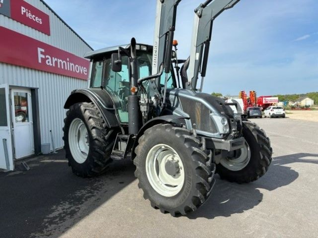 Tracteur chargeur VALTRA N123 - photo slide 2