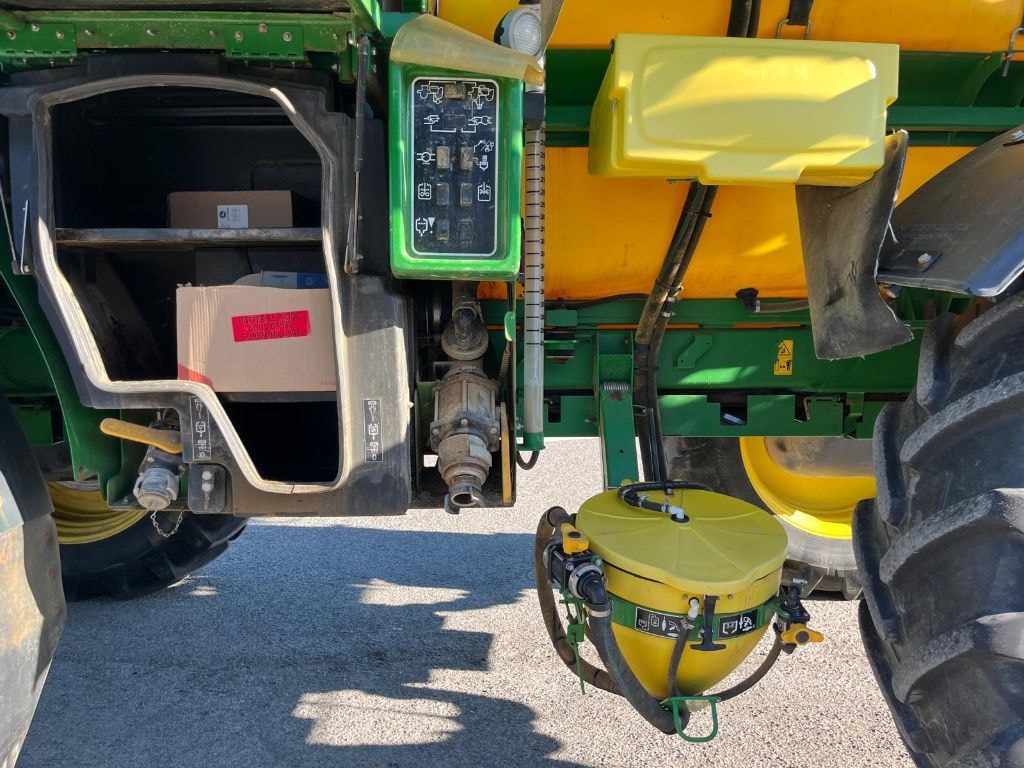 Pulverisateur automoteur JOHN DEERE R4040i - photo slide 21