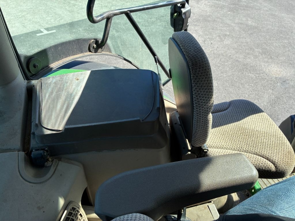 Tracteur chargeur JOHN DEERE 6115 R - photo slide 14