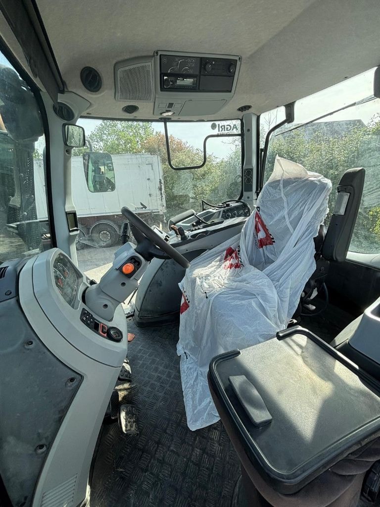 Tracteur VALTRA T 174e V - photo slide 8