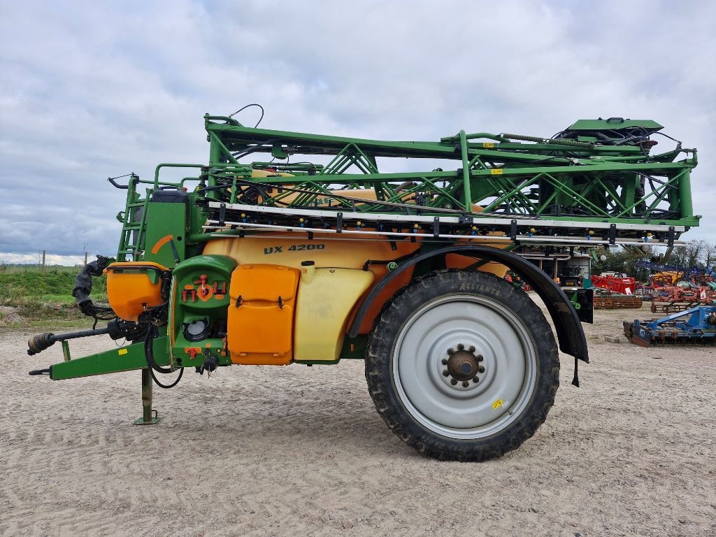 Pulverisateur AMAZONE Ux4200 - photo slide 3