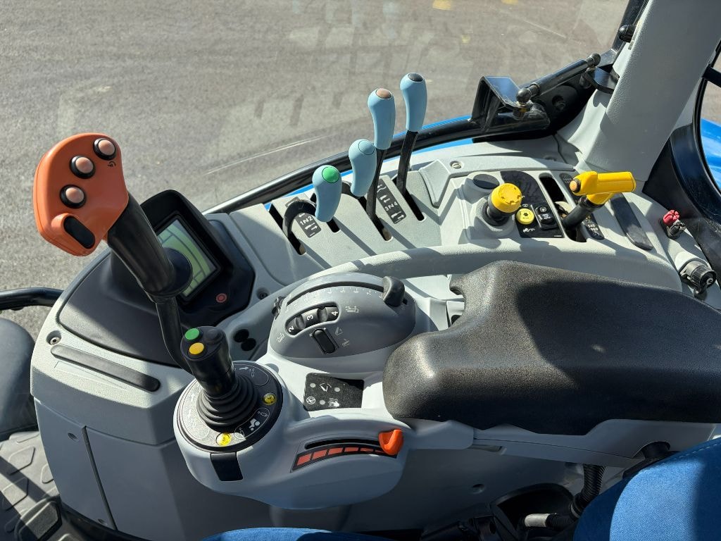 Tracteur NEW HOLLAND T7.175 - photo slide 14