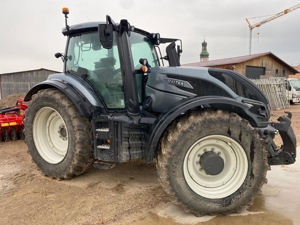 Tracteur VALTRA T234 - photo slide 1