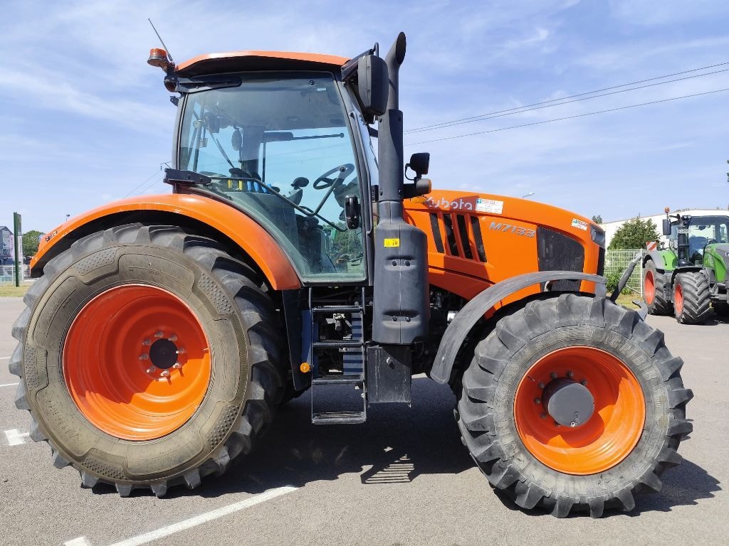 Tracteur KUBOTA M 7133 - photo slide 2