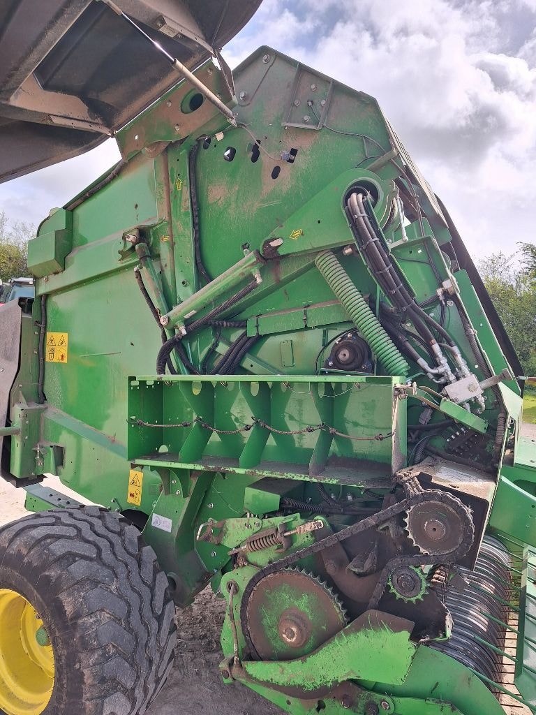 Presse balles rondes JOHN DEERE V451M - photo slide 6