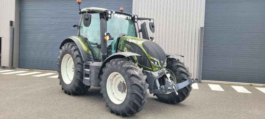 Tracteur VALTRA N135 A - photo slide 3