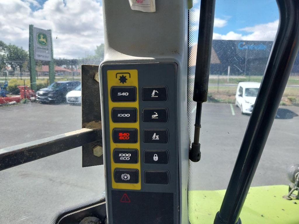 Tracteur CLAAS Arion 620 - photo slide 15