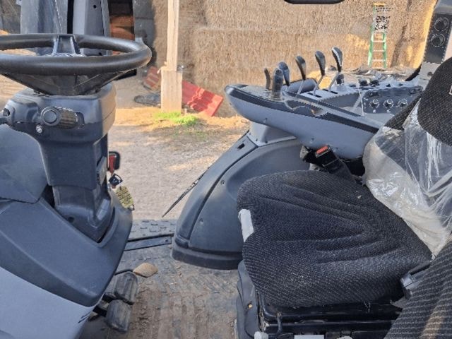Tracteur chargeur VALTRA N175A - photo slide 31