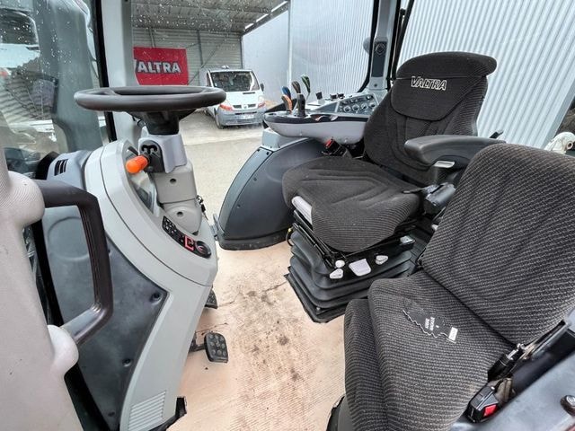 Tracteur chargeur VALTRA N134 - photo slide 8