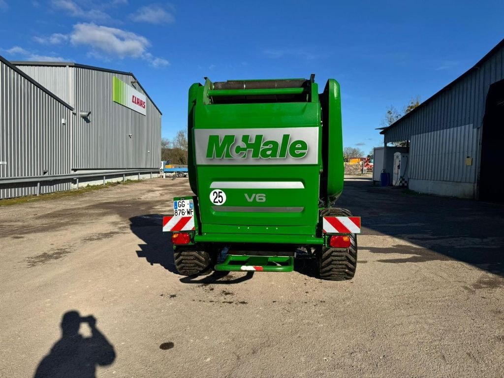 Presse balles rondes MC HALE V6 750 - photo slide 3