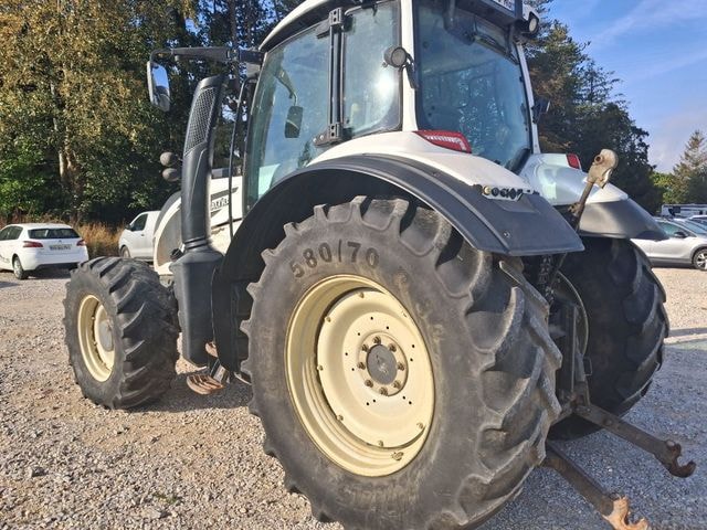 Tracteur VALTRA T144A - photo slide 7