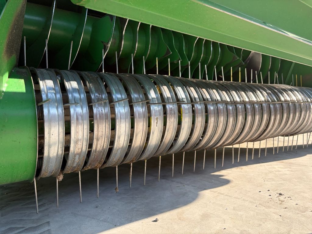 Presse balles rondes JOHN DEERE V461m - photo slide 7