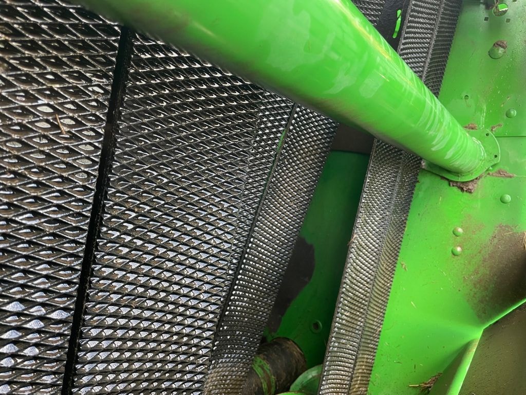Presse balles rondes JOHN DEERE 572 - photo slide 14
