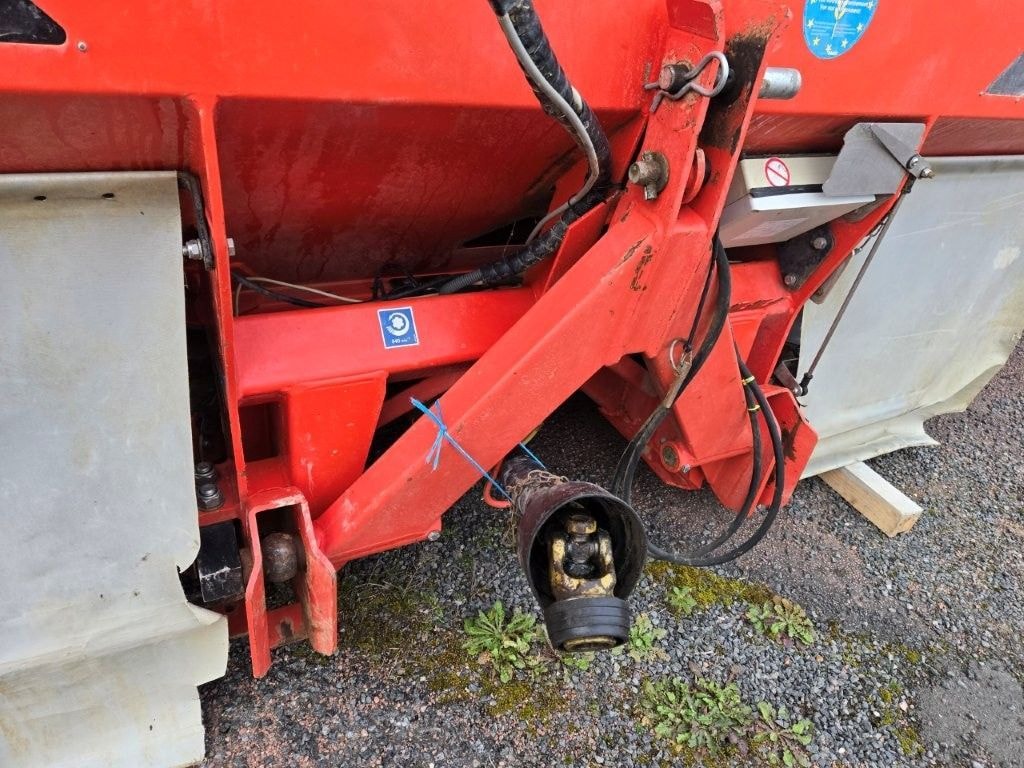 Epandeur engrais KUHN AXERA M/W GLB1400 - photo slide 6