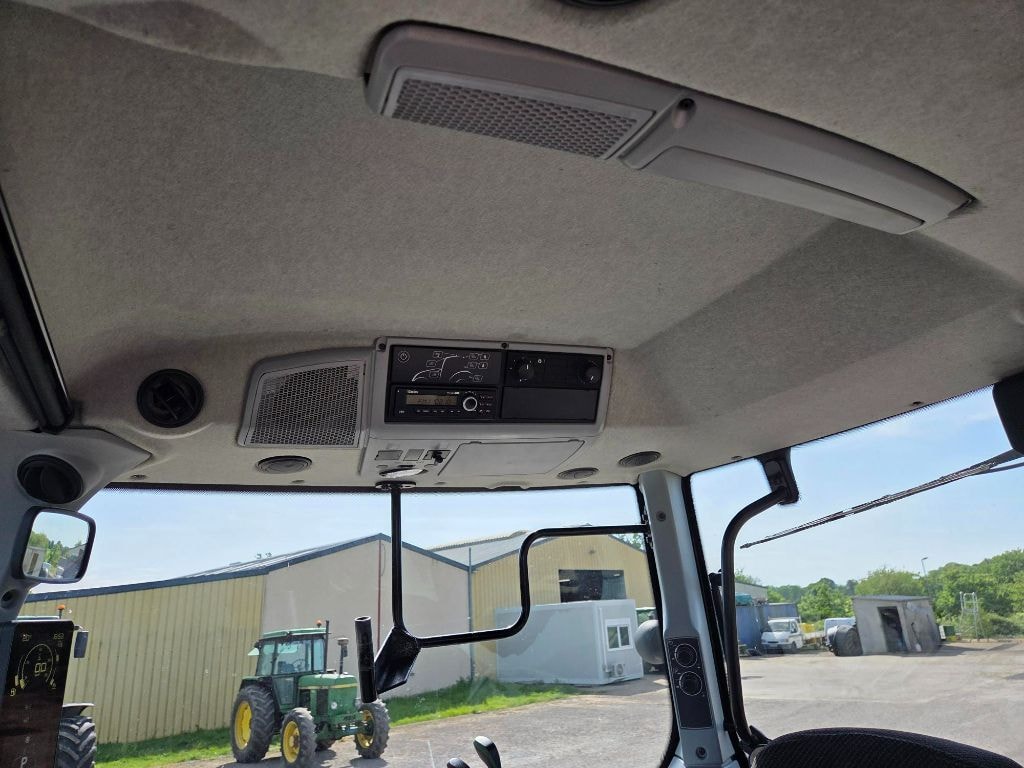 Tracteur chargeur VALTRA T145 ACTIVE - photo slide 8