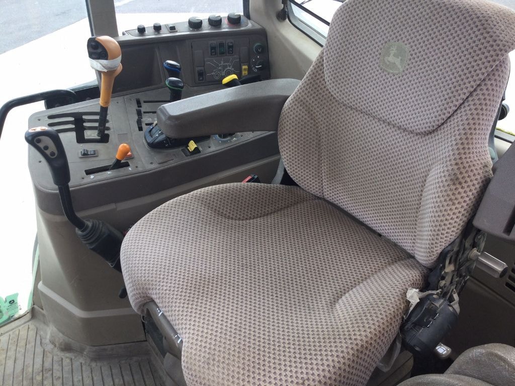 Tracteur chargeur JOHN DEERE 6115M - photo slide 12