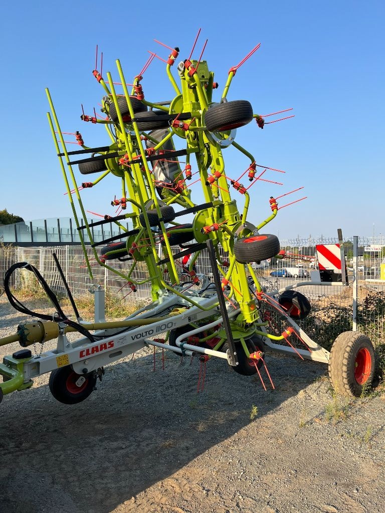 Faneuse CLAAS VOLTO 1100 T - photo slide 1