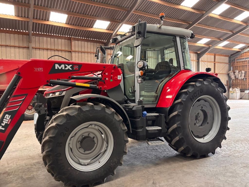 Tracteur MASSEY FERGUSON 5S.145 - photo slide 1