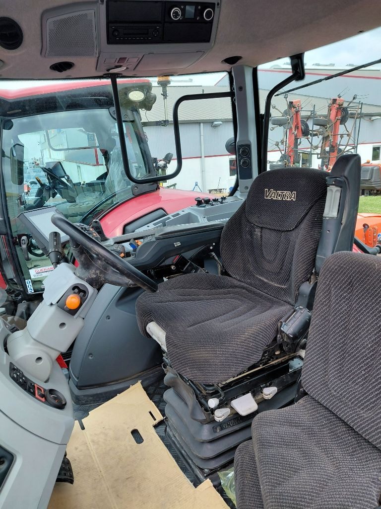 Tracteur VALTRA T 234 D - photo slide 11
