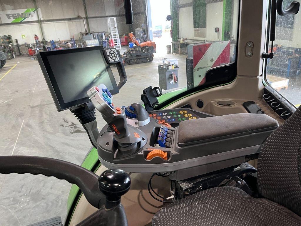Tracteur FENDT 724 VARIO PROFI + - photo slide 14