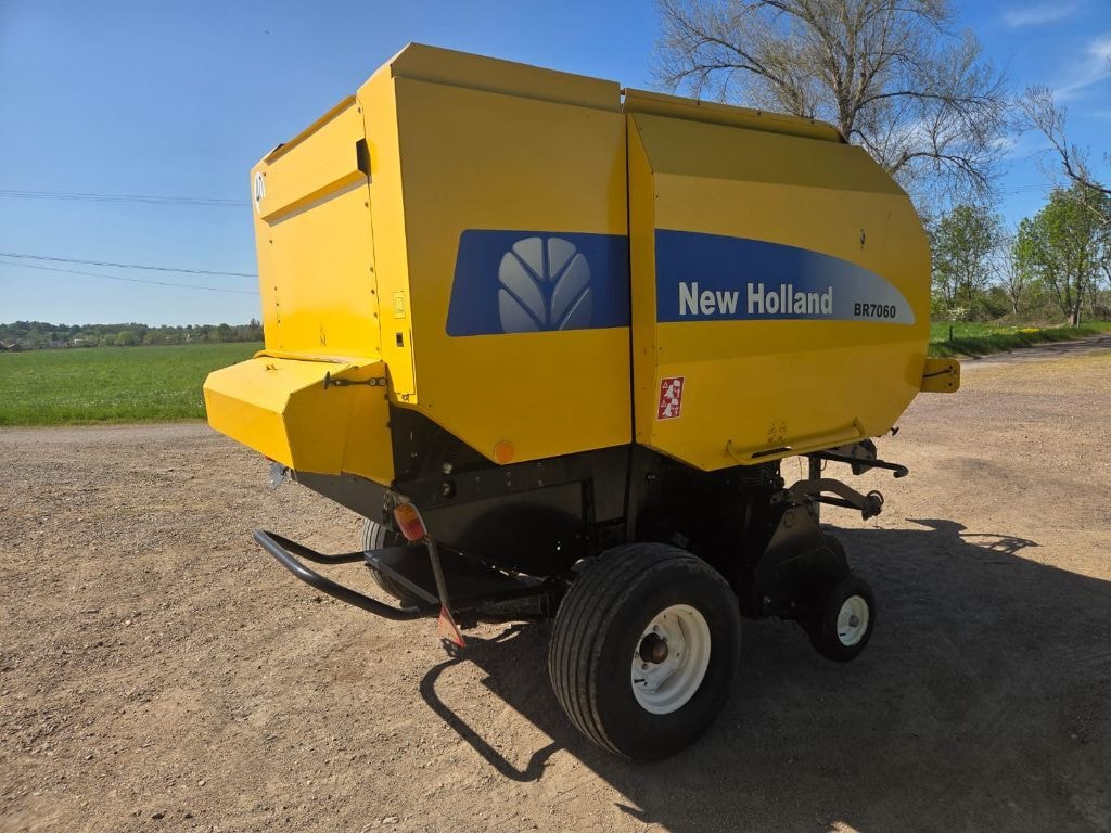 Presse balles rondes NEW HOLLAND BR7060 - photo slide 11