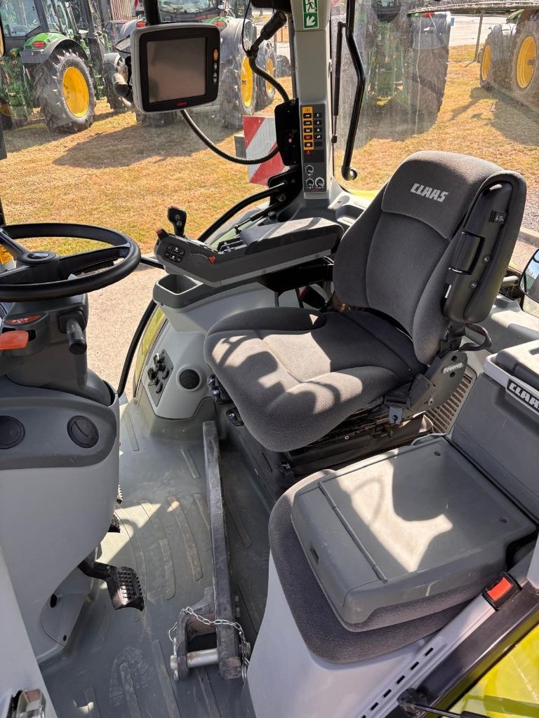 Tracteur CLAAS ARION 650 - photo slide 7