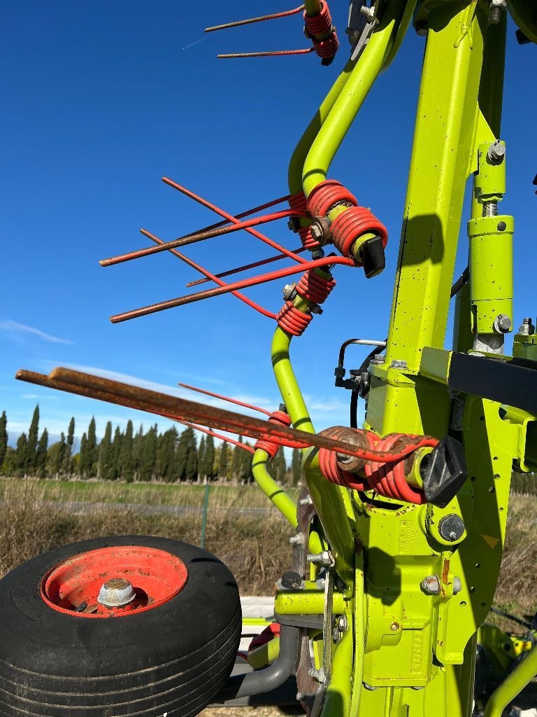 Faneuse CLAAS Volto 1100T - photo slide 10