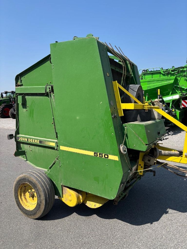 Presse balles rondes JOHN DEERE 550 - photo slide 17