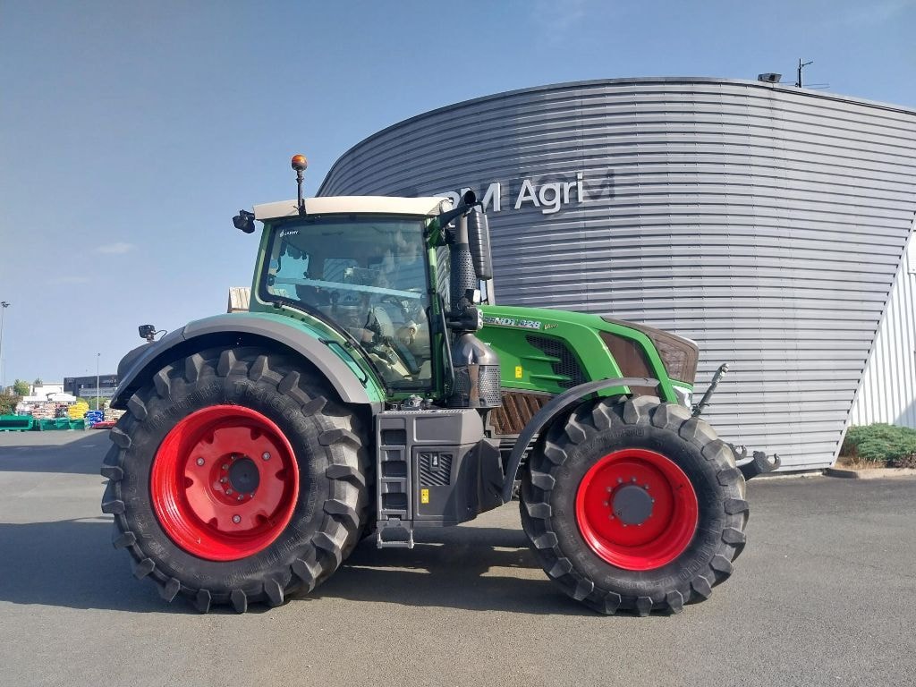 Tracteur FENDT 828 - photo slide 3