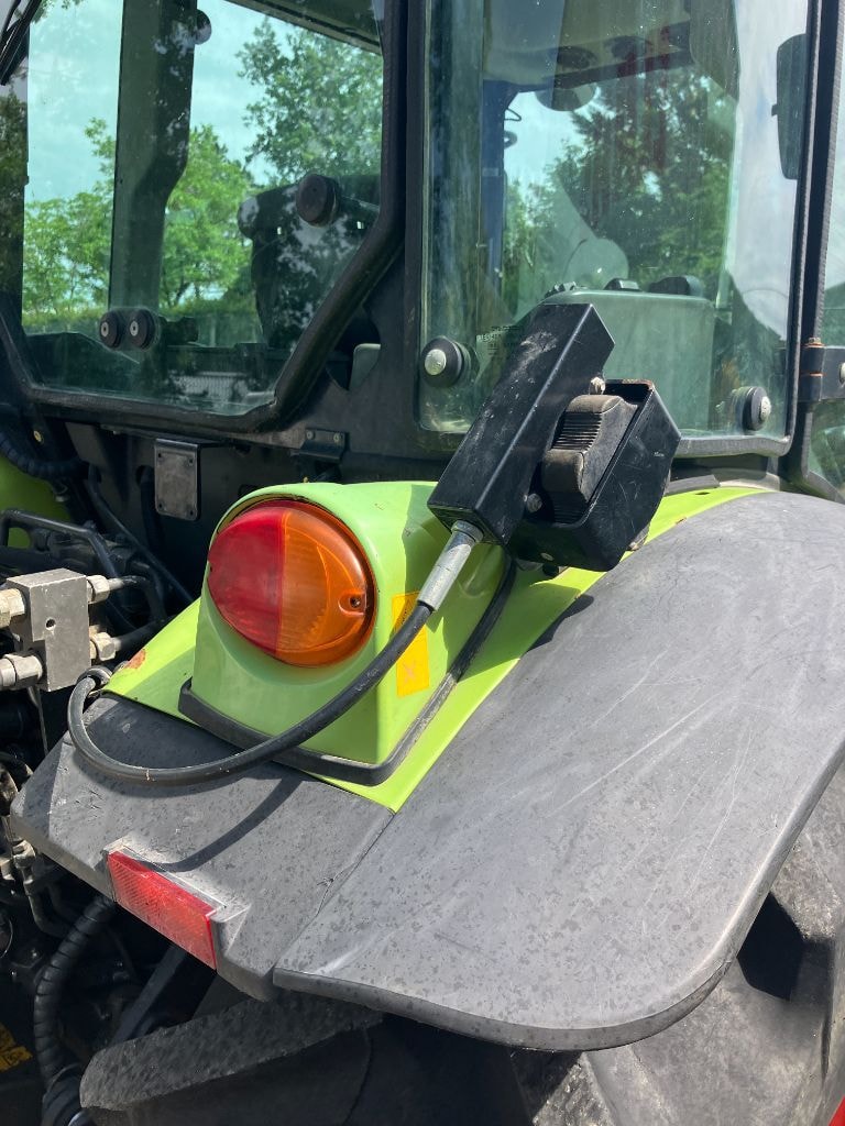 Tracteur etroit CLAAS NEXOS 230 F - photo slide 25