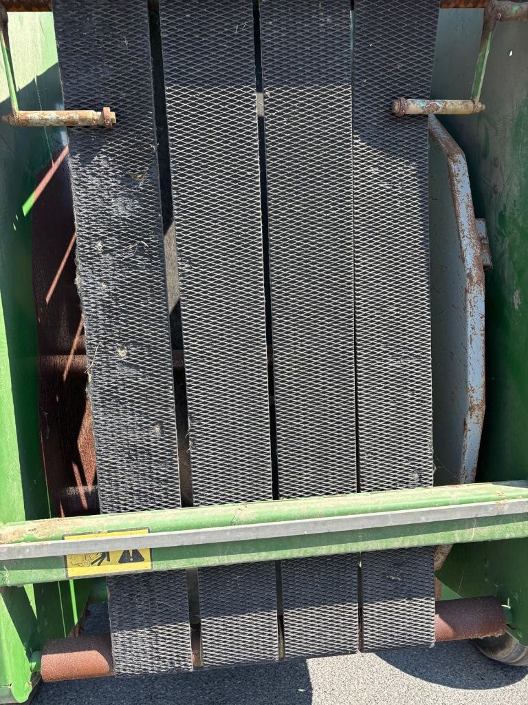 Presse balles rondes JOHN DEERE 550 - photo slide 6