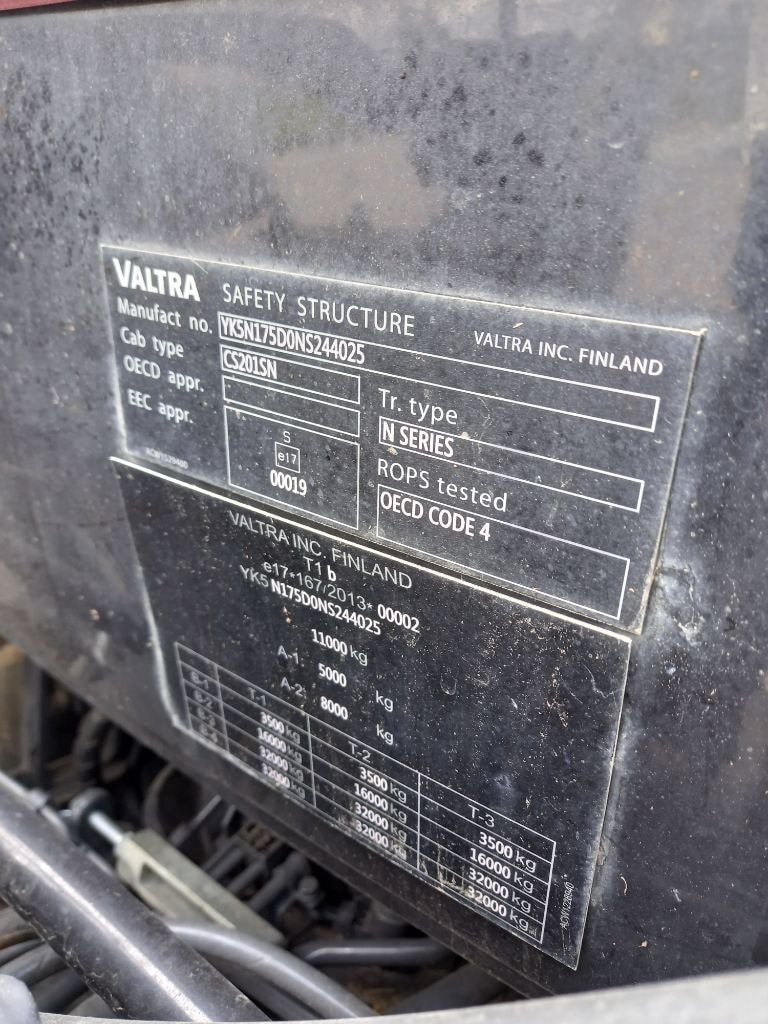 Tracteur chargeur VALTRA N 175 DIRECT - photo slide 16