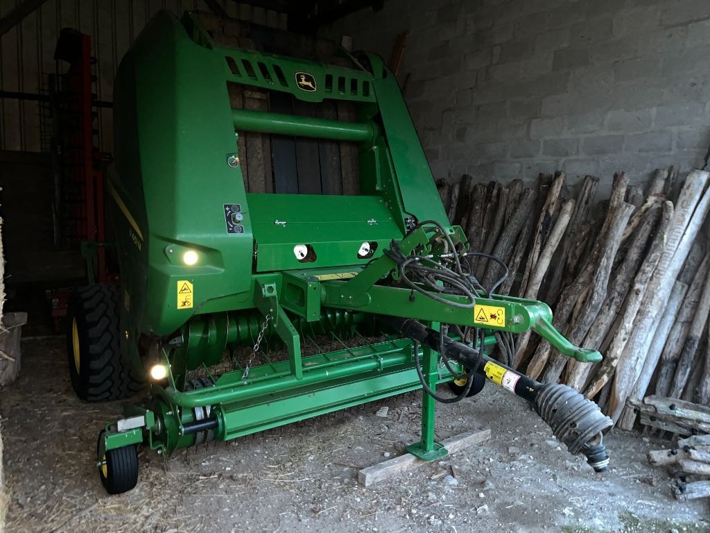 Presse balles rondes JOHN DEERE V451M - photo slide 4
