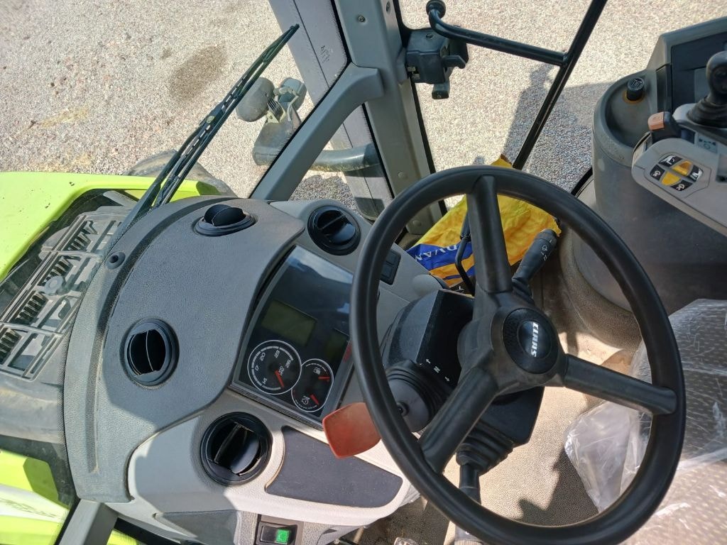 Tracteur CLAAS AXION 820 - photo slide 20