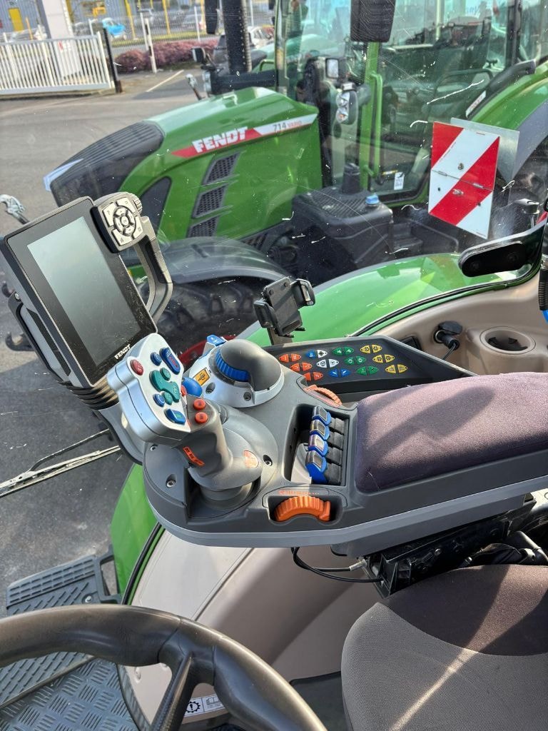 Tracteur FENDT 714 VARIO PROFI - photo slide 10
