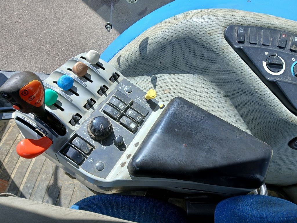 Tracteur NEW HOLLAND T8020 - photo slide 6