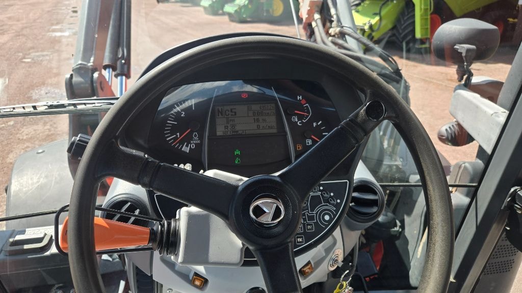 Tracteur chargeur KUBOTA M7-152 - photo slide 15