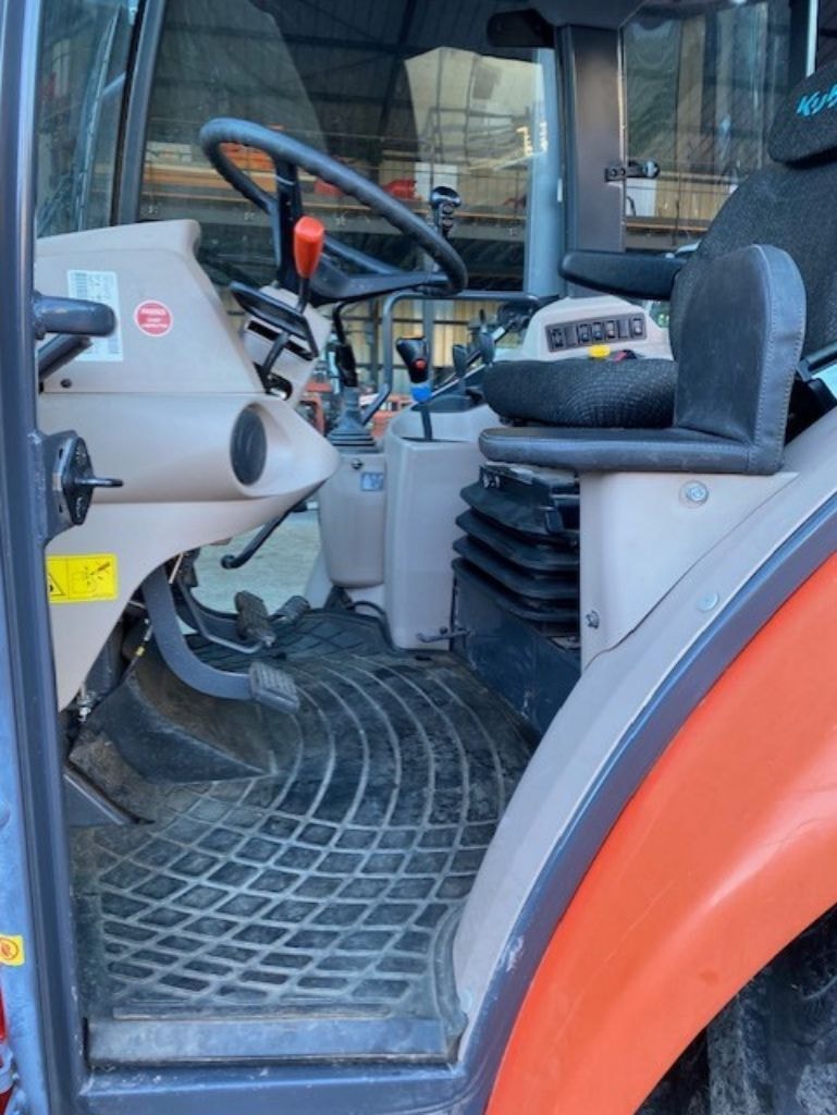 Tracteur KUBOTA M 8560 - photo slide 9