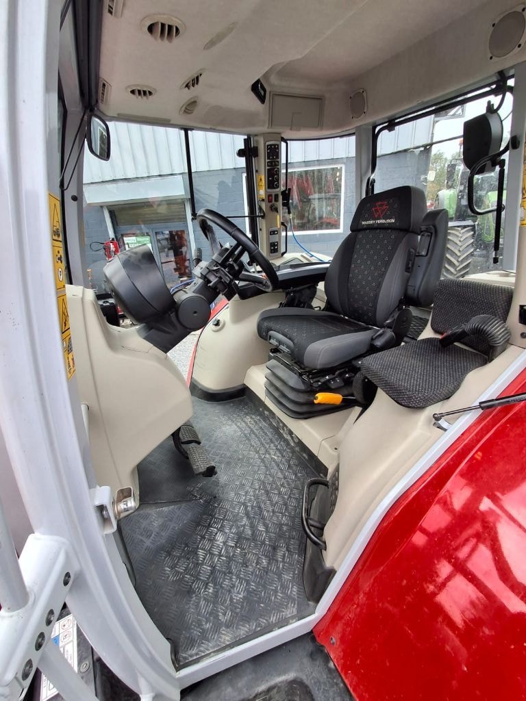 Tracteur chargeur MASSEY FERGUSON 6S155 - photo slide 12