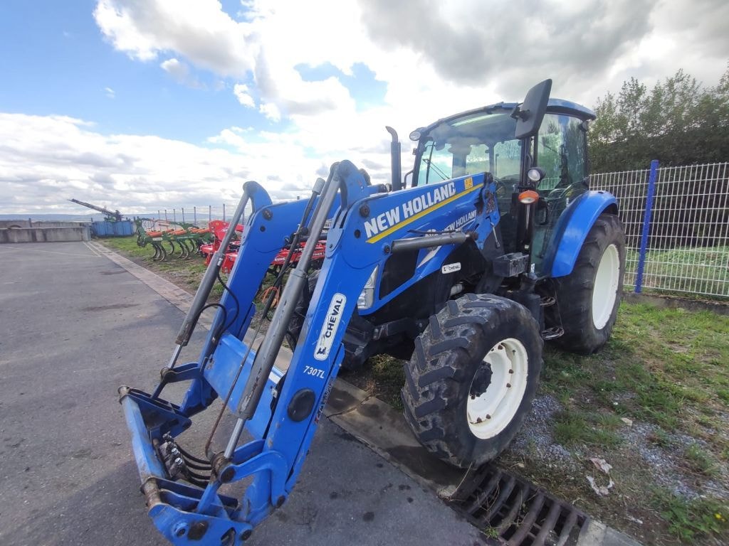 Tracteur chargeur NEW HOLLAND T4.95 - photo slide 1