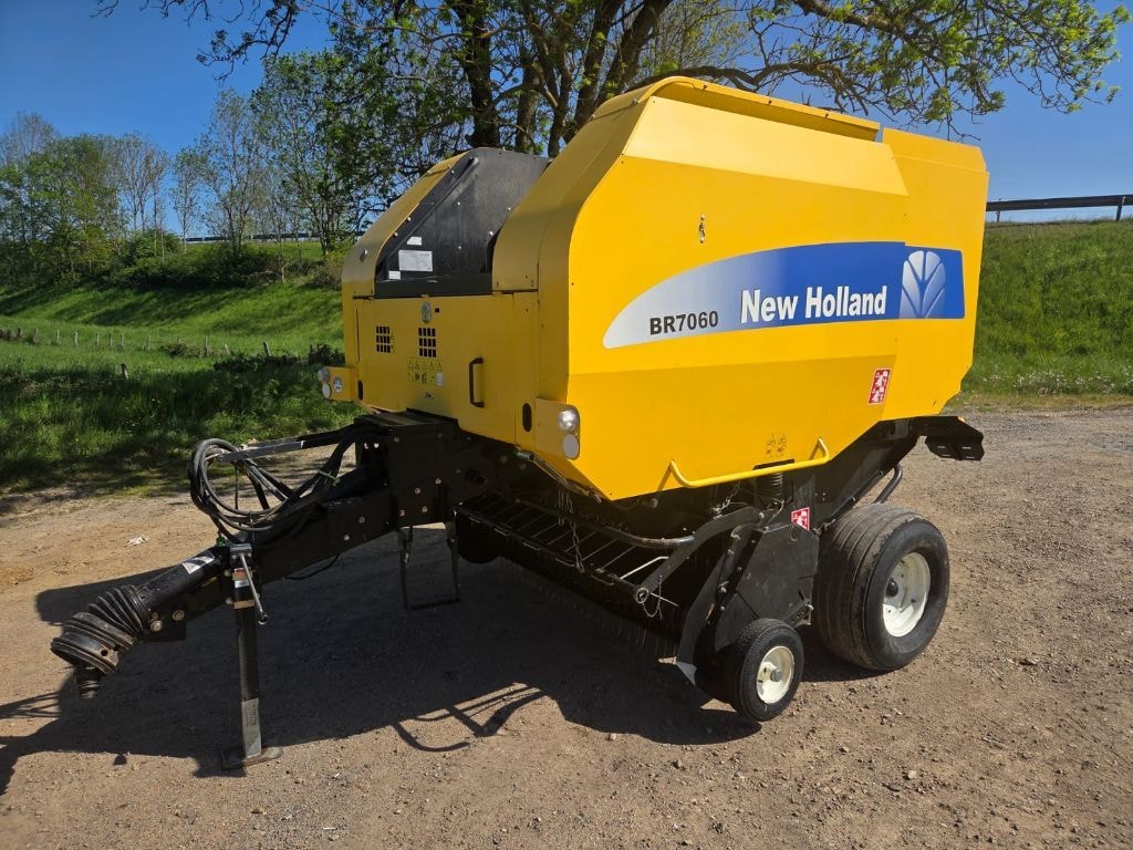 Presse balles rondes NEW HOLLAND BR7060 - photo slide 9
