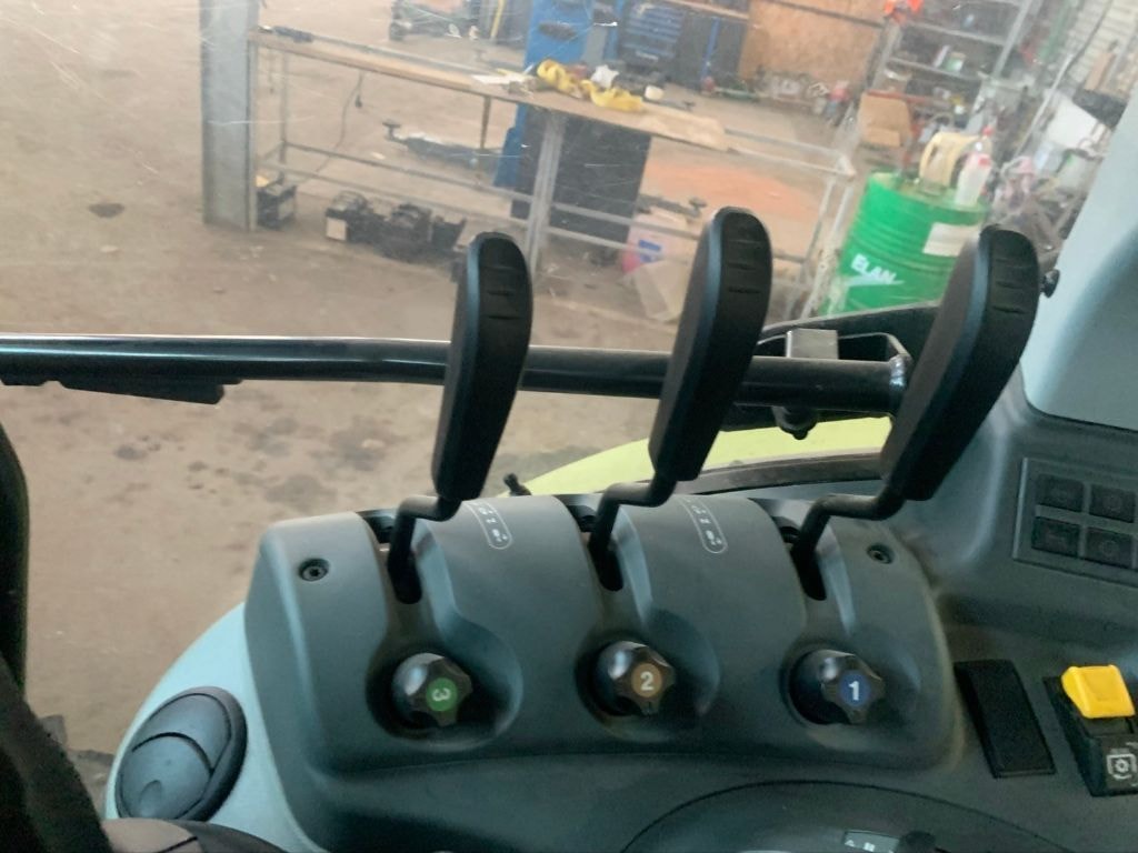 Tracteur CLAAS ARION 410 - STAGE V T - photo slide 12