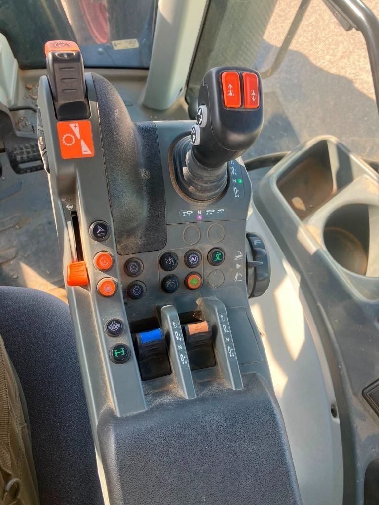 Tracteur CLAAS ARION 650 - photo slide 10