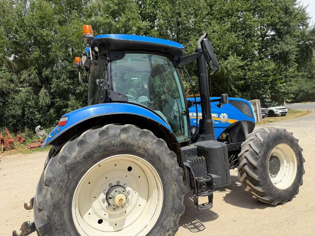 Tracteur NEW HOLLAND T7.230 PC - photo slide 9