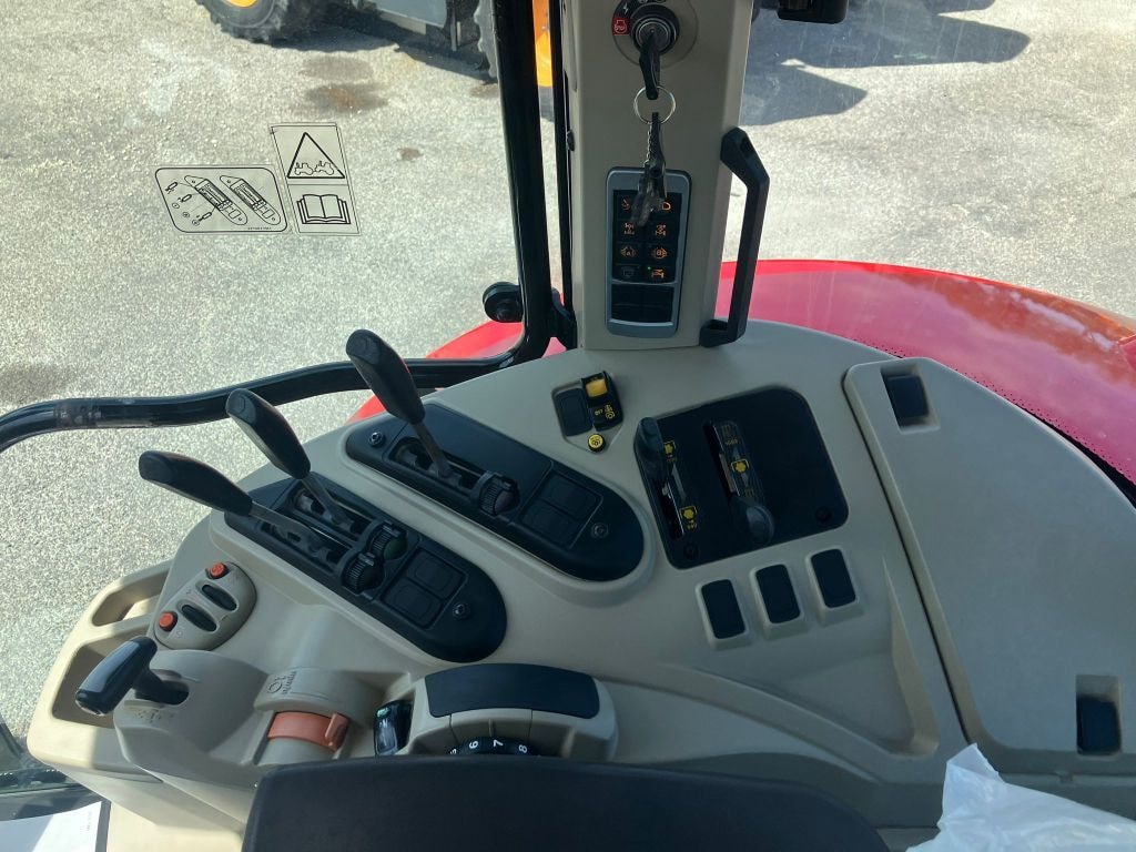 Tracteur MASSEY FERGUSON 6713S - photo slide 10
